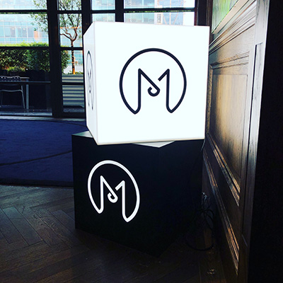 Cube lightboxes
